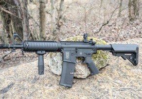 Specna Arms M4 A1 RIS HAL ETU gen.2 airsoft puska red-dottal